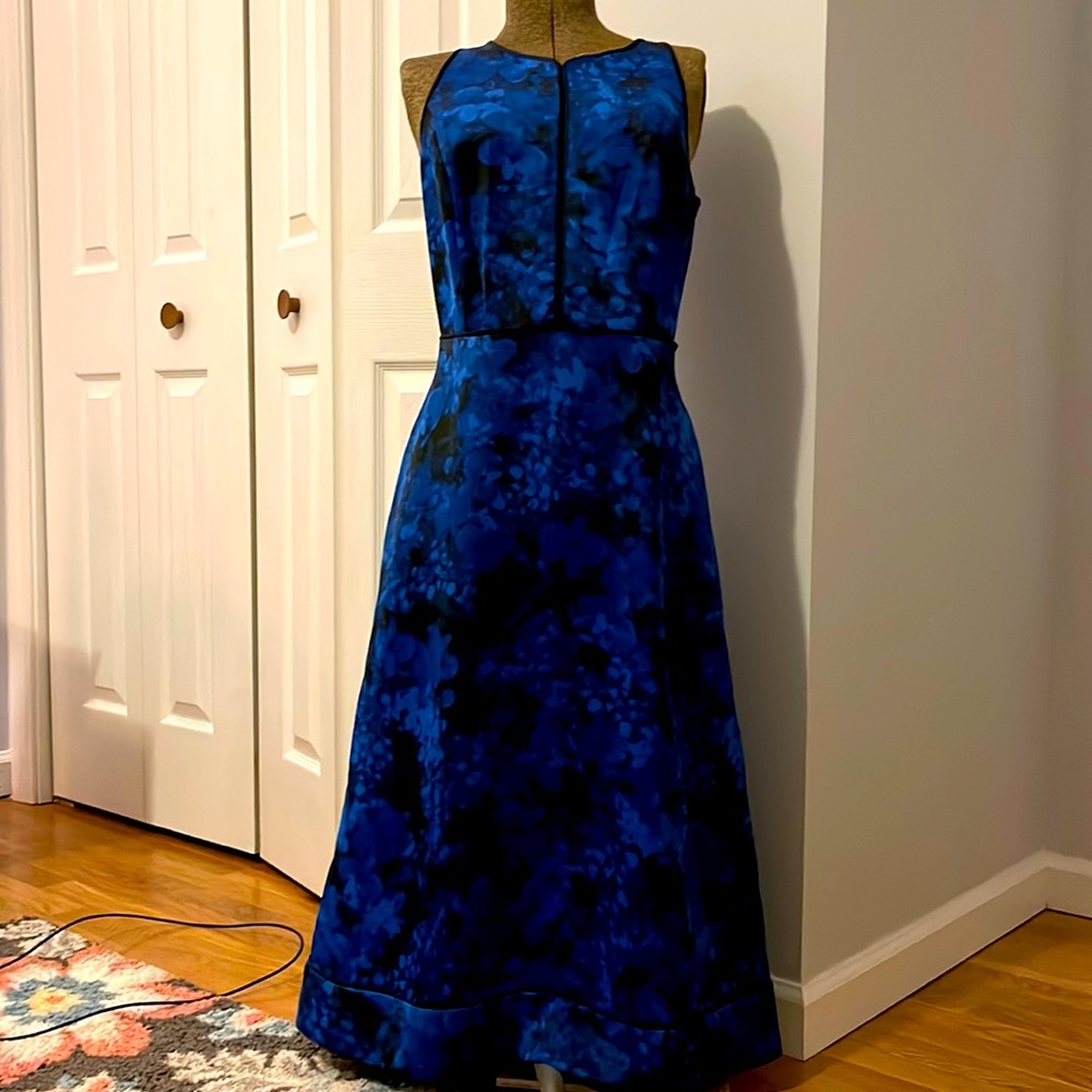 Banana Republic T length dress. Size 6. Excellent condition.